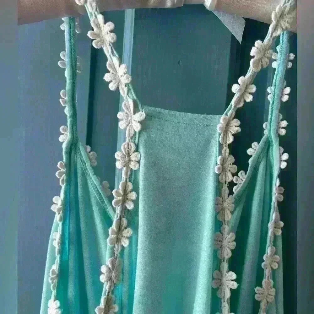 Elodie- Crop Top- Teal with White Flower Trim- Large - Picture 4 of 6
